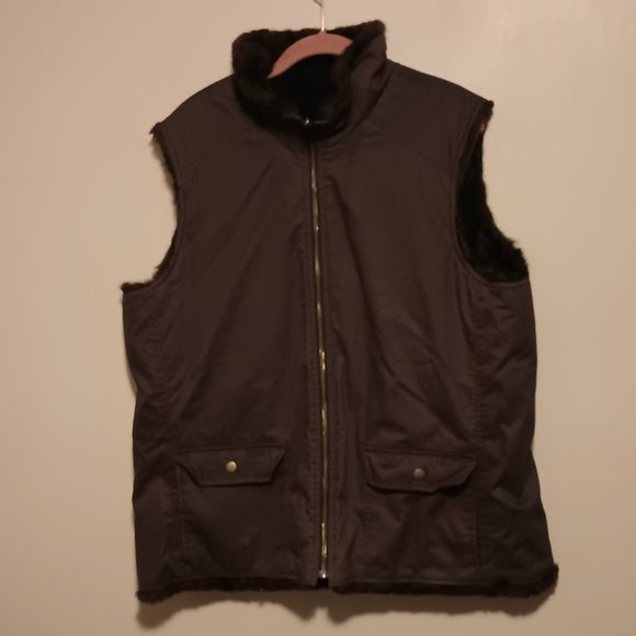 Old Navy Faux Fur Vest Reverse Pockets on Both Sides XXL Very Good Condition - Picture 4 of 8